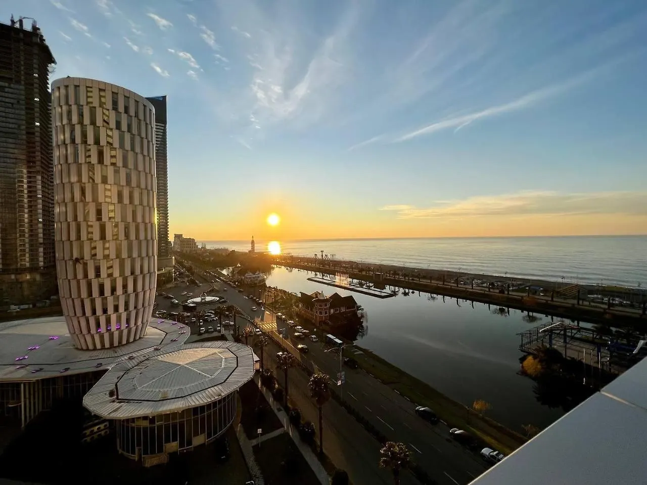 Oval Palace Apartments Batumi 0*,