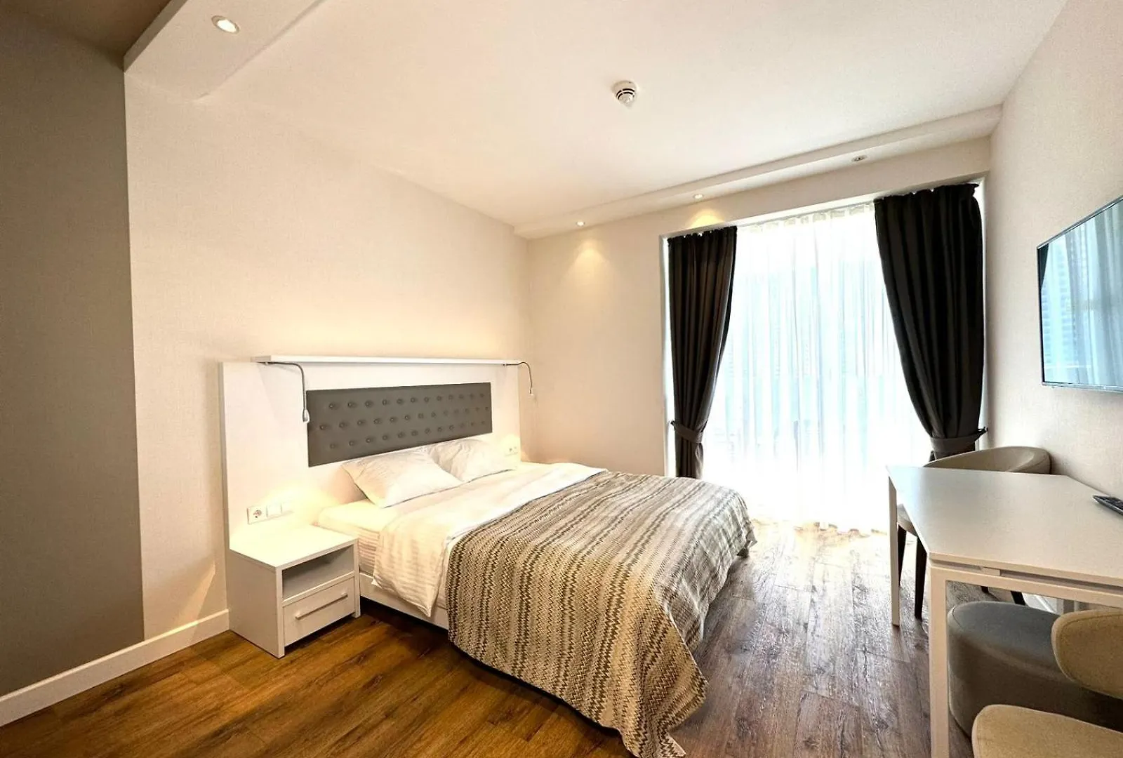 Oval Palace Apartments Batumi 0*,