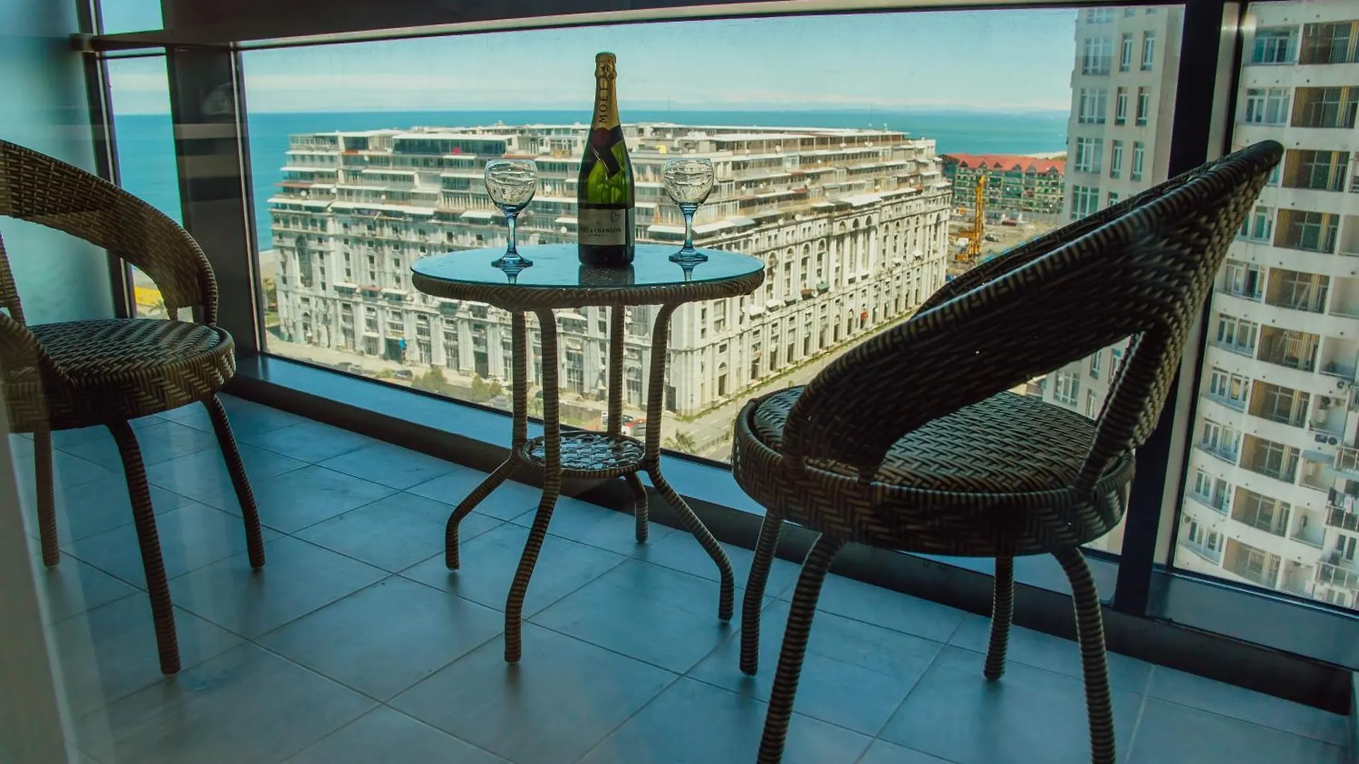 Oval Palace Apartments Batumi