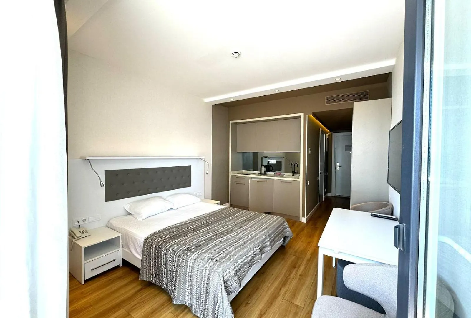 Oval Palace Apartments Batumi 0*,